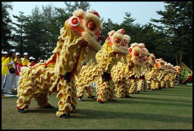 草地滚球锦标赛开幕舞龙舞狮