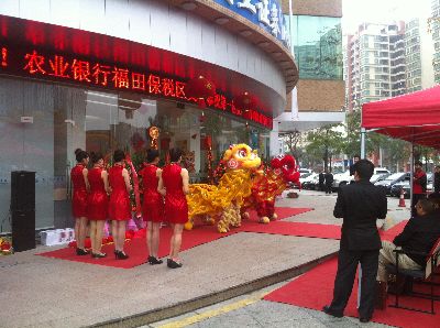 深圳工厂开工舞狮_春节工厂开工舞龙舞狮队