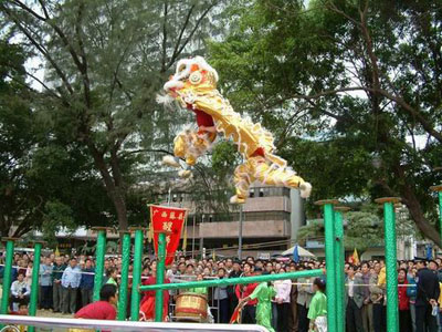 舞狮表演为什么要选择中国广西梧州藤县禤洲醒狮团